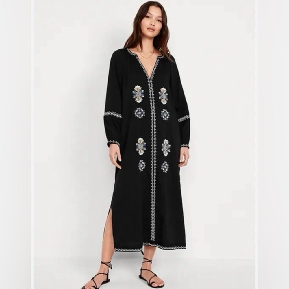 Elegant Black Dress with Embroidery